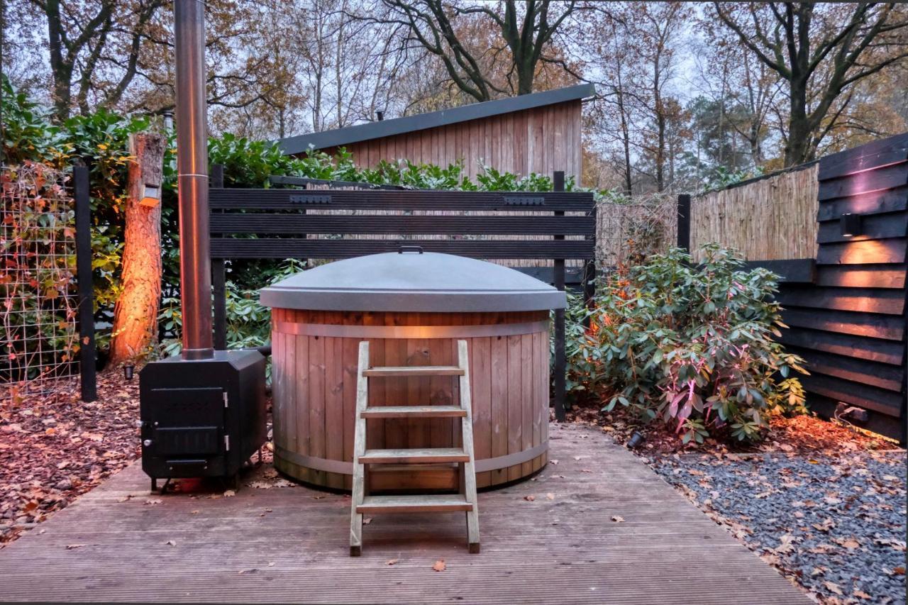 Lodge In Een Bosrijke Omgeving Met Hottub & Sauna Opt Rheezerveen Экстерьер фото