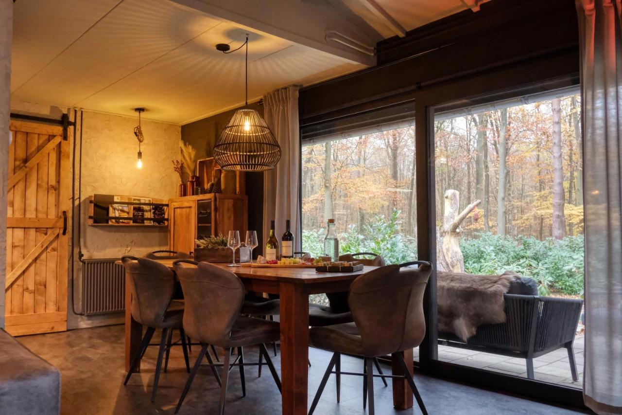 Lodge In Een Bosrijke Omgeving Met Hottub & Sauna Opt Rheezerveen Экстерьер фото