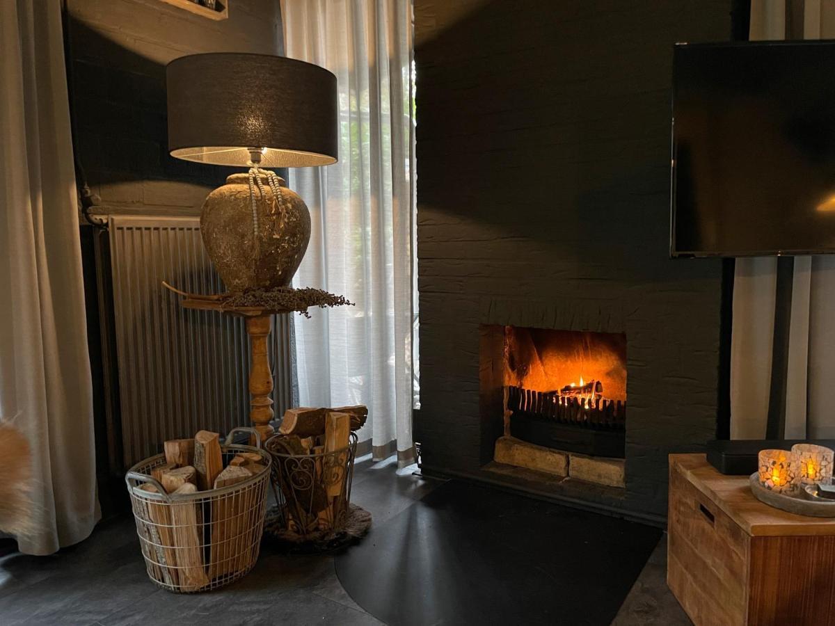 Lodge In Een Bosrijke Omgeving Met Hottub & Sauna Opt Rheezerveen Экстерьер фото