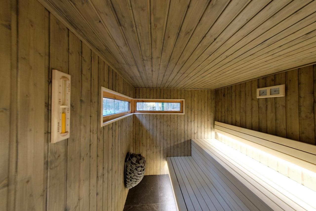 Lodge In Een Bosrijke Omgeving Met Hottub & Sauna Opt Rheezerveen Экстерьер фото