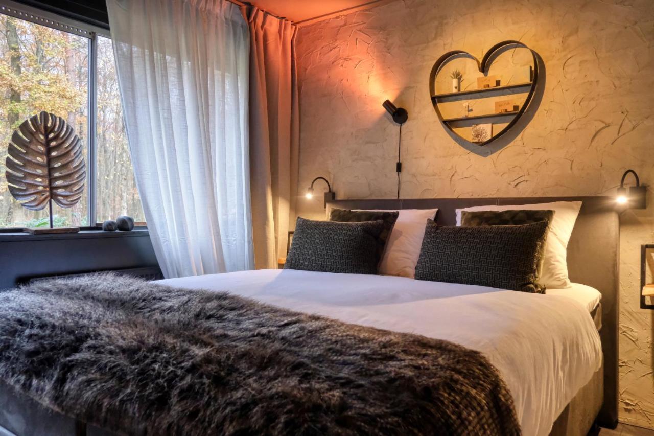 Lodge In Een Bosrijke Omgeving Met Hottub & Sauna Opt Rheezerveen Экстерьер фото