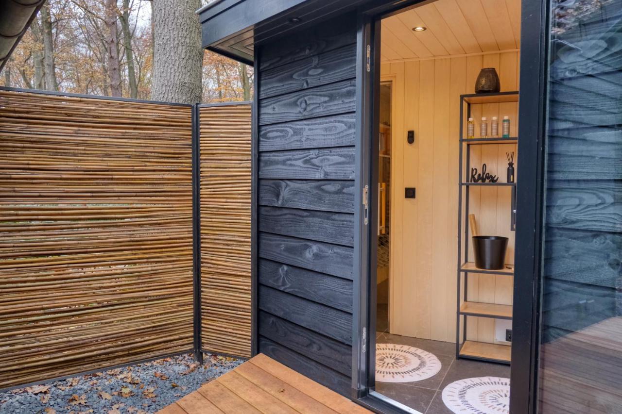 Lodge In Een Bosrijke Omgeving Met Hottub & Sauna Opt Rheezerveen Экстерьер фото