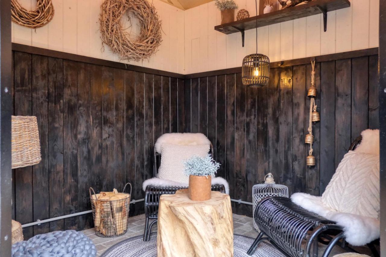 Lodge In Een Bosrijke Omgeving Met Hottub & Sauna Opt Rheezerveen Экстерьер фото