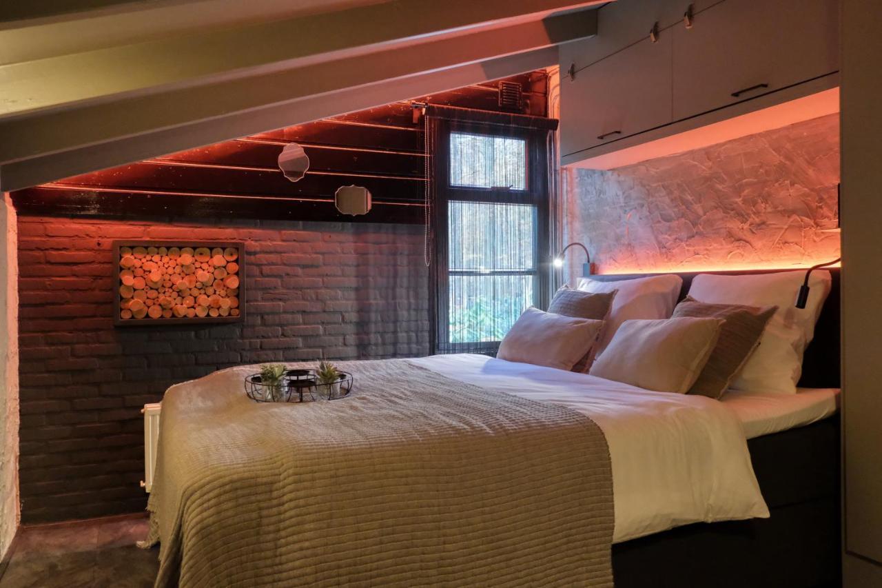 Lodge In Een Bosrijke Omgeving Met Hottub & Sauna Opt Rheezerveen Экстерьер фото